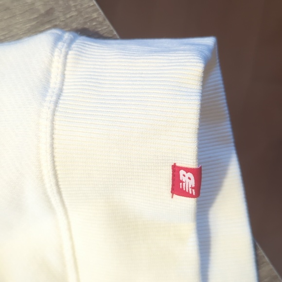 New Balance Women's Sweatshirt Size Small - Picture 3 of 4